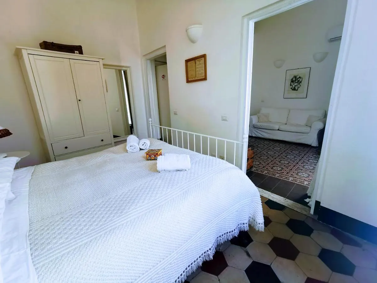 **  Fera O' Luni Bed & Breakfast Catania Italy