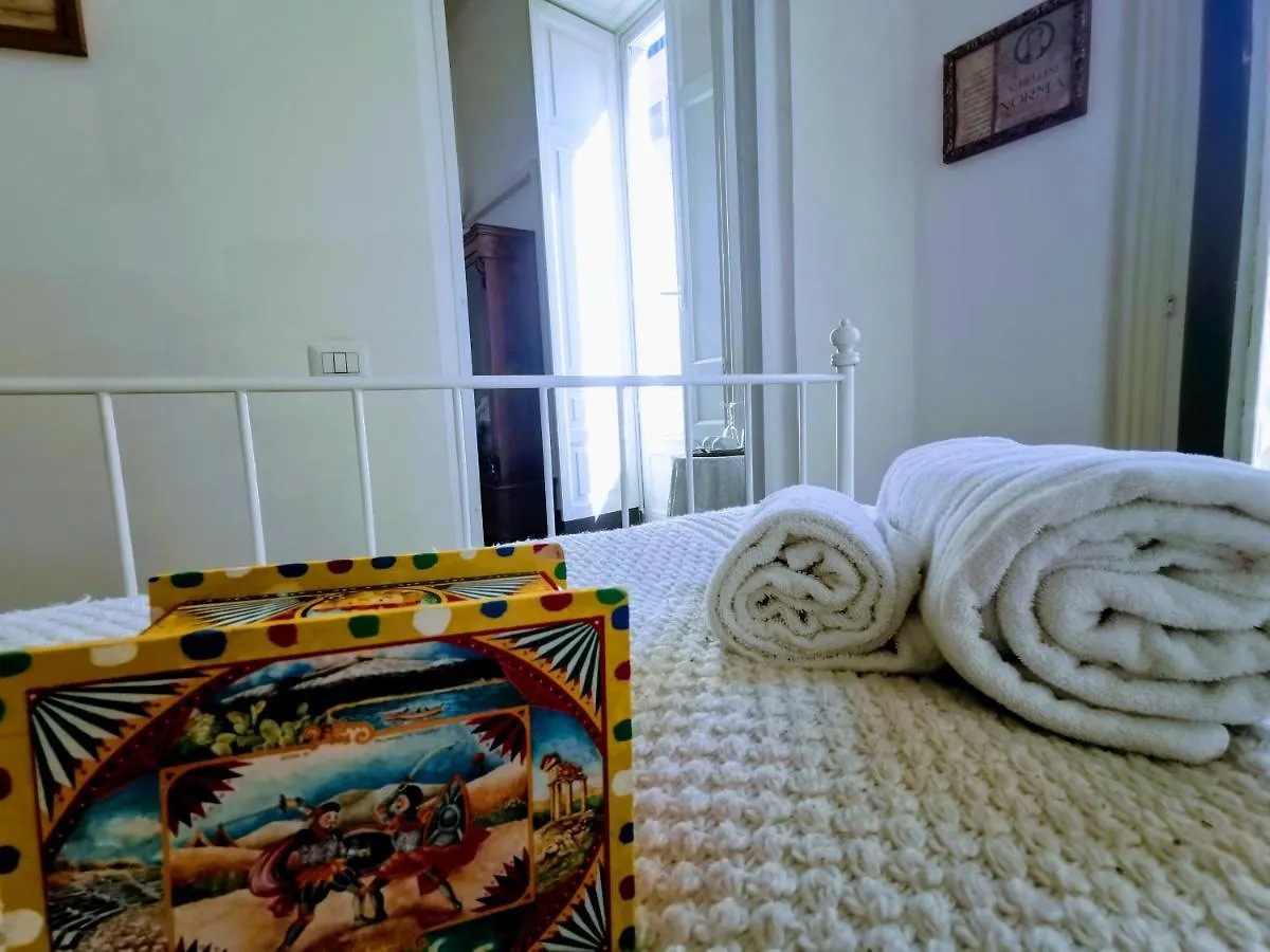 **  Fera O' Luni Bed & Breakfast Catania Italy